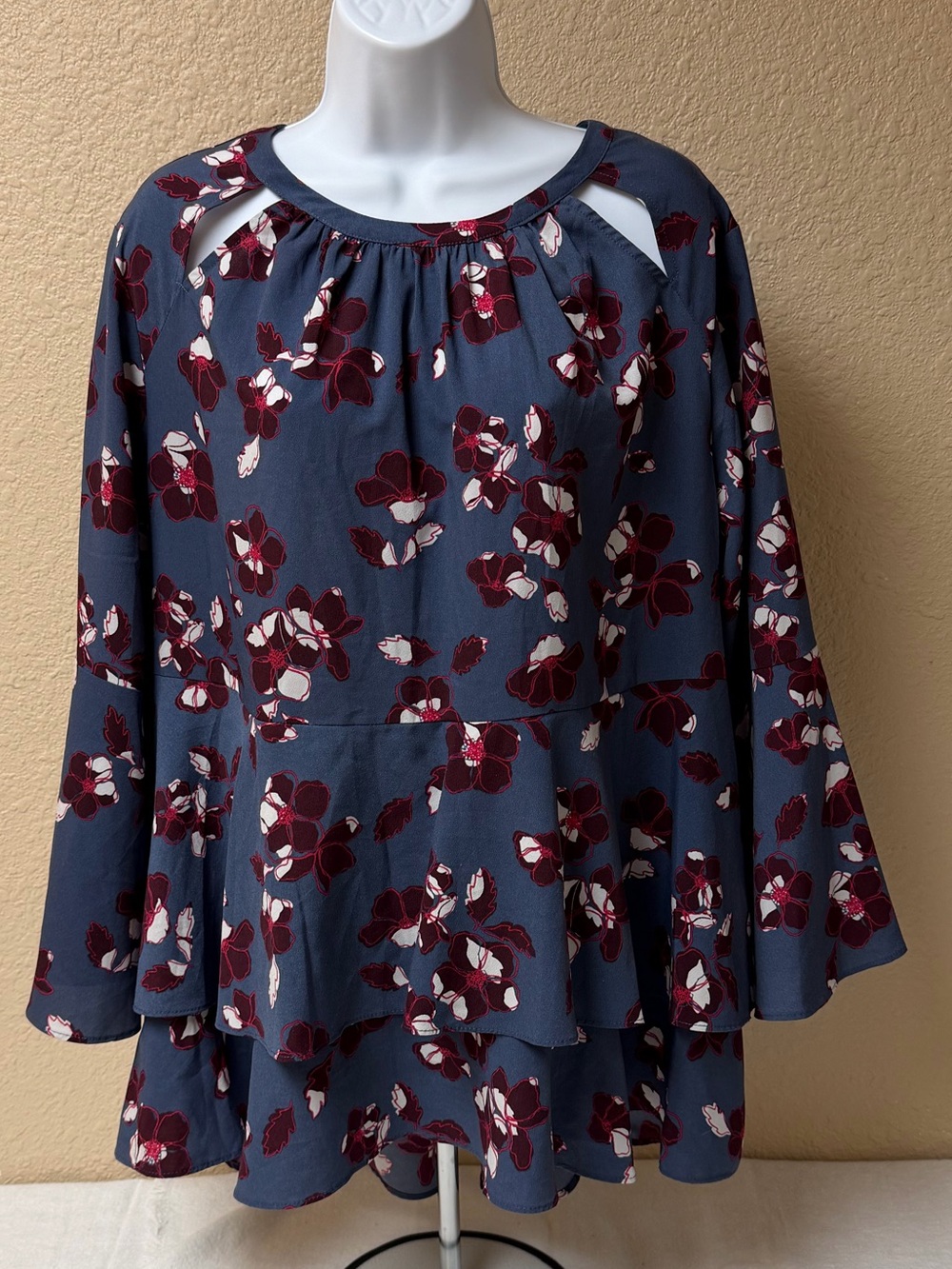 4/$20 Lane Bryant Slate Blue Floral Keyhole Tiered Blouse